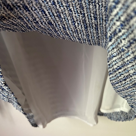 Banana Republic White and Blue Blouse Lined 3/4 Length Tie Sleeves. Size:… - Picture 7 of 8